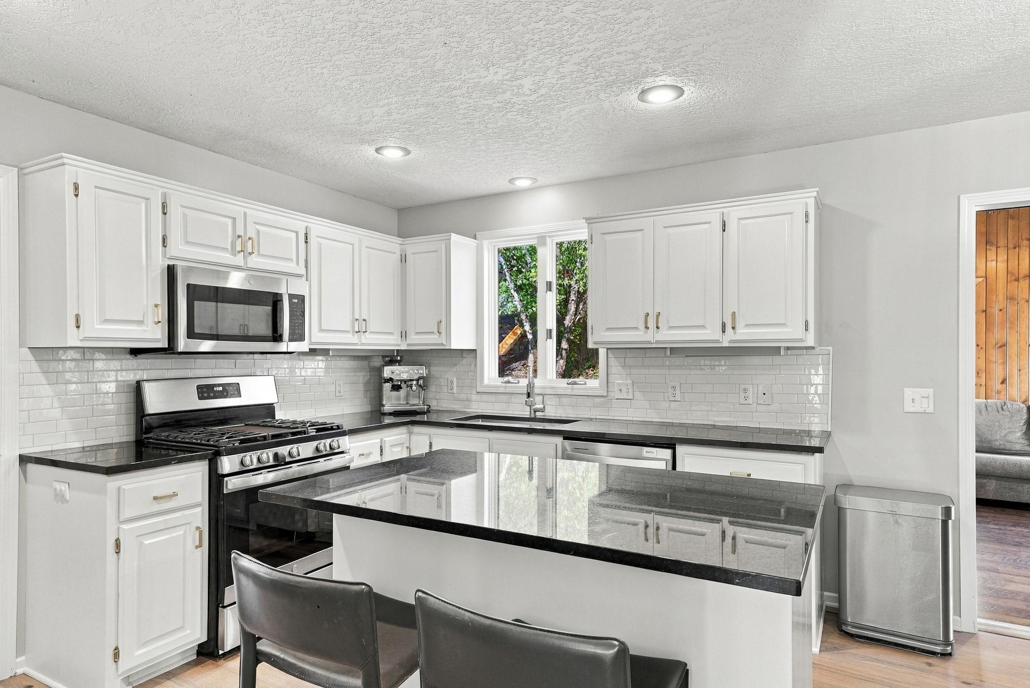 This kitchen is an entertainers dream!