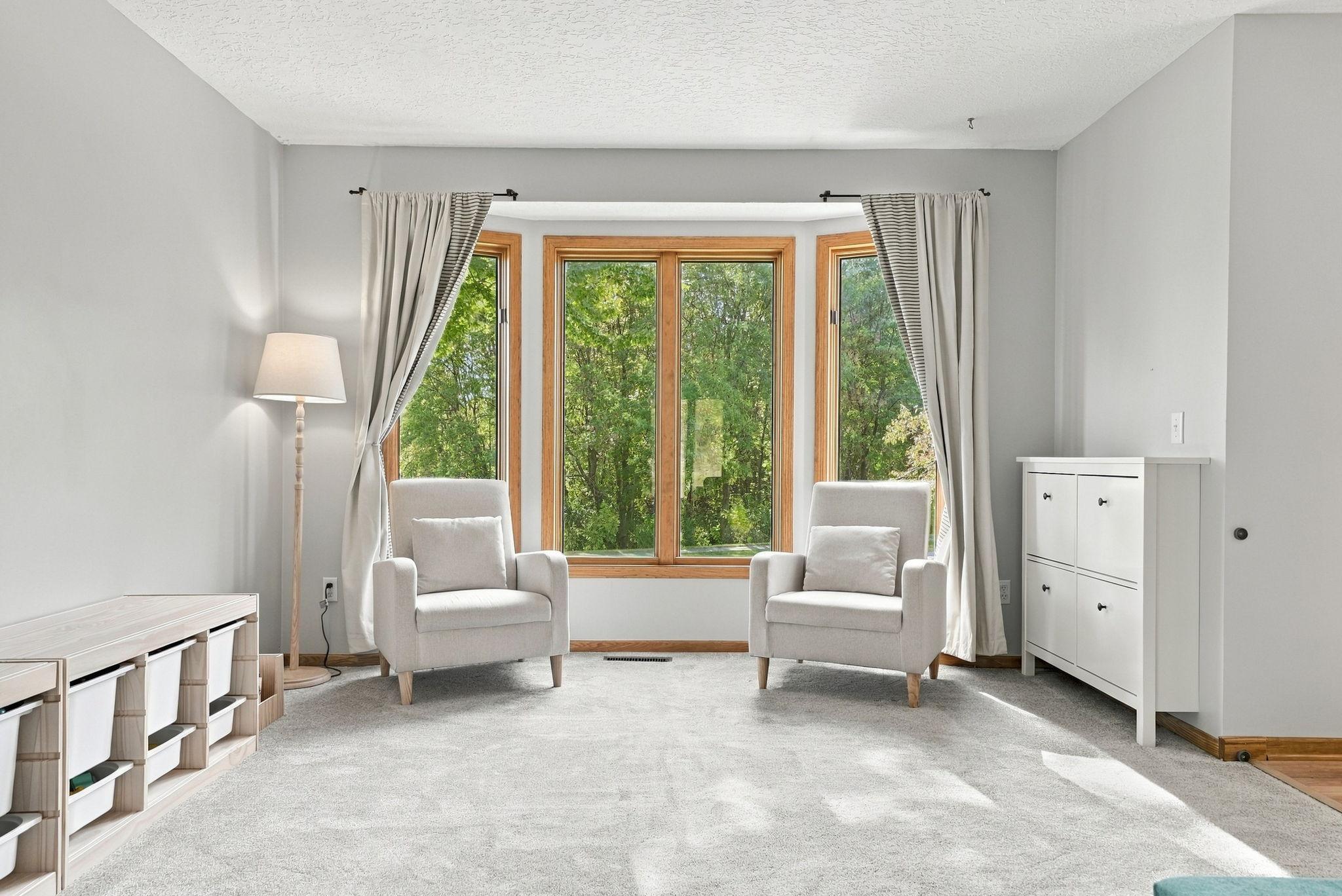 The living room is ready for stimulating conversations or losing yourself in a book.