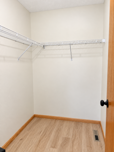 Huge entry way walk in closet provides tons of storage!