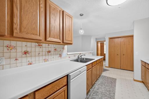 670 Monn Avenue, Vadnais Heights, MN 55127