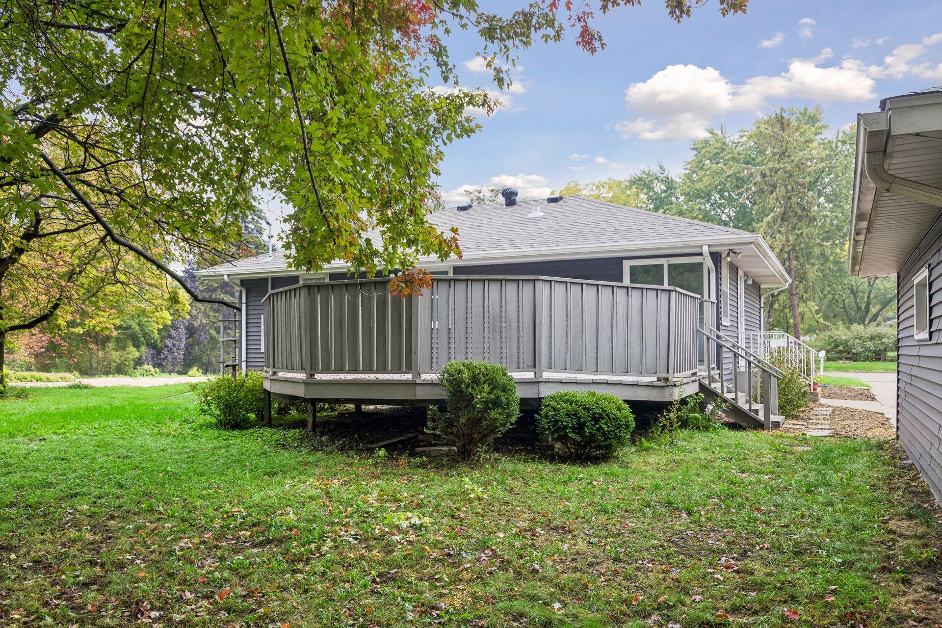 Large deck on flat yard