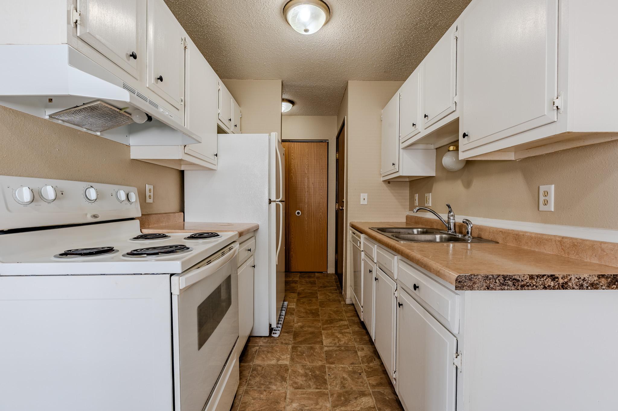kitchen 2.jpg