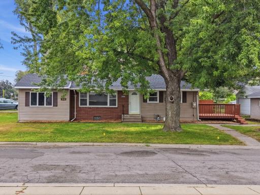 1-web-or-mls-1038_Larpenteur_Avenue_West_Saint_Paul_063.jpg