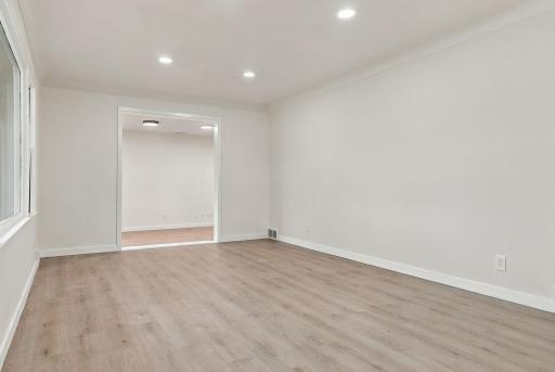 6-web-or-mls-1038_Larpenteur_Avenue_West_Saint_Paul_02191.jpg