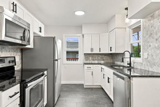 30-web-or-mls-1038_Larpenteur_Avenue_West_Saint_Paul_02256.jpg