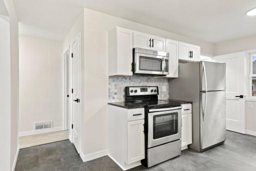 37-web-or-mls-1038_Larpenteur_Avenue_West_Saint_Paul_02286.jpg