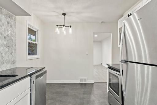 34-web-or-mls-1038_Larpenteur_Avenue_West_Saint_Paul_02276.jpg