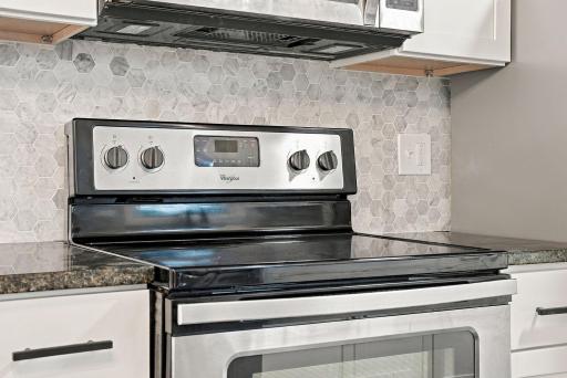 39-web-or-mls-1038_Larpenteur_Avenue_West_Saint_Paul_02476.jpg