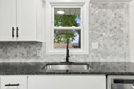 32-web-or-mls-1038_Larpenteur_Avenue_West_Saint_Paul_02266.jpg