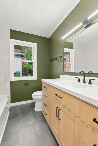 49-web-or-mls-1038_Larpenteur_Avenue_West_Saint_Paul_02316.jpg