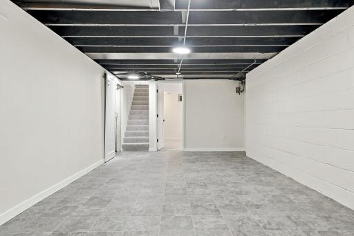 61-web-or-mls-1038_Larpenteur_Avenue_West_Saint_Paul_02336.jpg