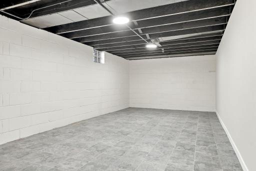56-web-or-mls-1038_Larpenteur_Avenue_West_Saint_Paul_02321.jpg