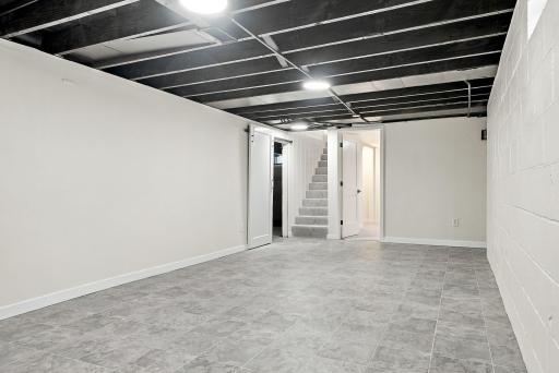 59-web-or-mls-1038_Larpenteur_Avenue_West_Saint_Paul_02331.jpg