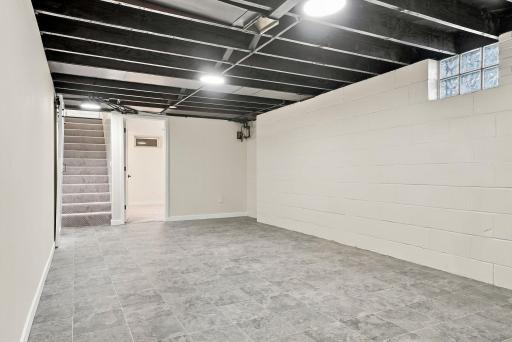 57-web-or-mls-1038_Larpenteur_Avenue_West_Saint_Paul_02326.jpg