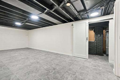 63-web-or-mls-1038_Larpenteur_Avenue_West_Saint_Paul_02341.jpg