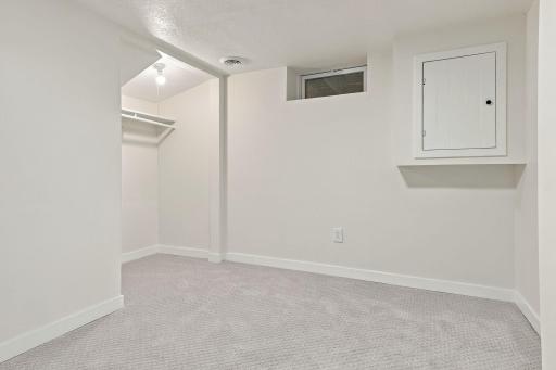 67-web-or-mls-1038_Larpenteur_Avenue_West_Saint_Paul_02376.jpg