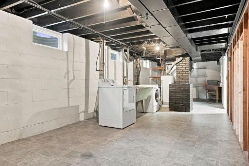 72-web-or-mls-1038_Larpenteur_Avenue_West_Saint_Paul_02356.jpg