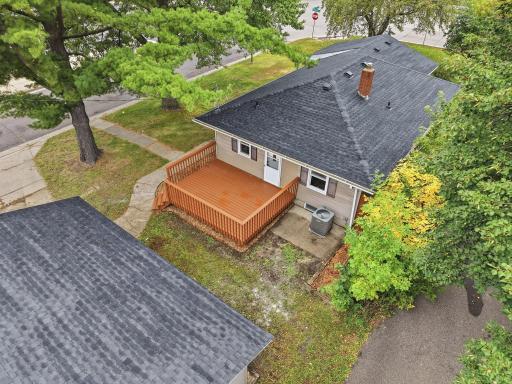 86-web-or-mls-1038_Larpenteur_Avenue_West_Saint_Paul_069.jpg