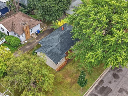 83-web-or-mls-1038_Larpenteur_Avenue_West_Saint_Paul_066.jpg