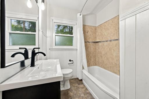 502 21st Avenue N, Fargo, ND 58102