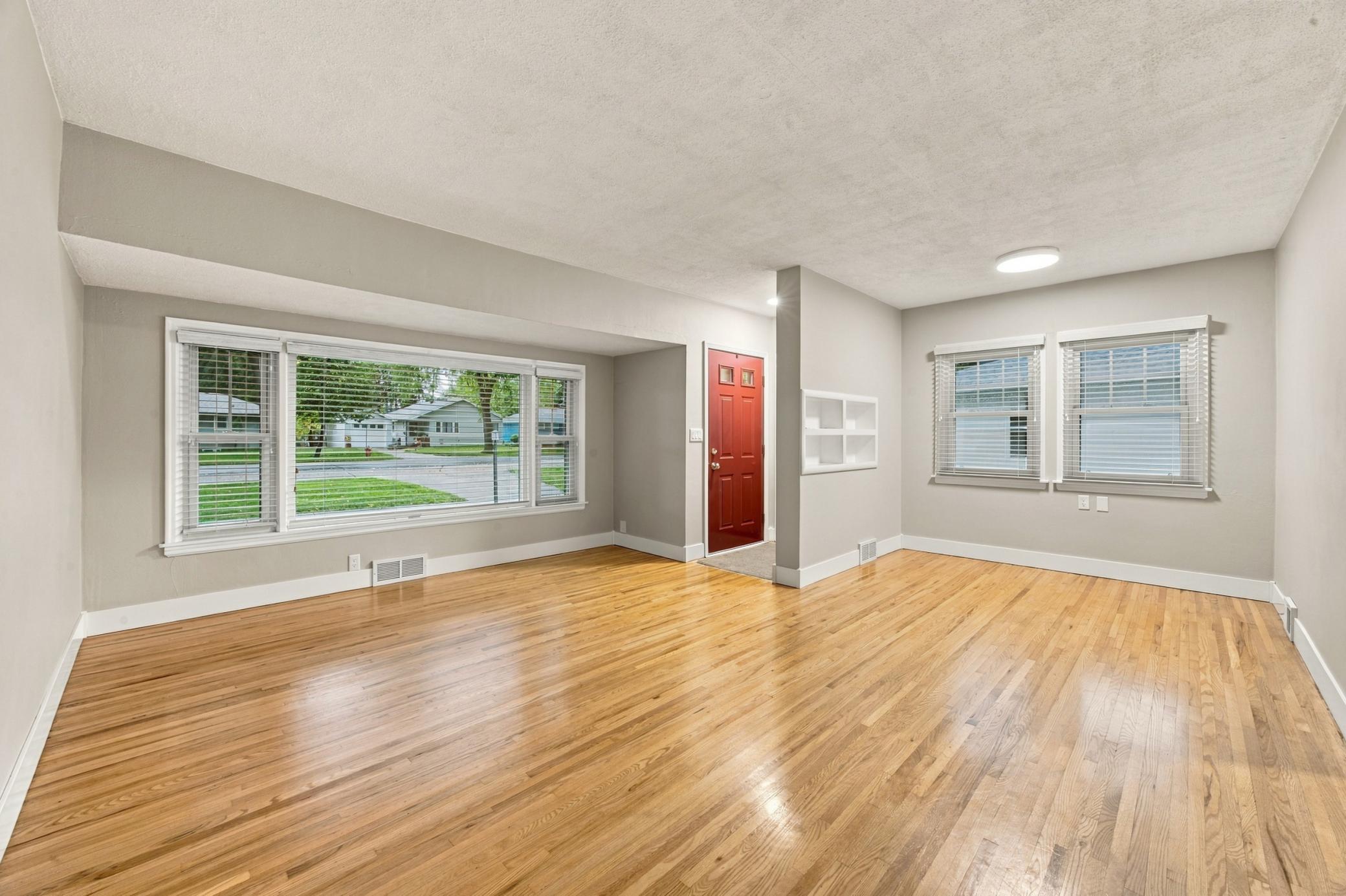 Living Room/Dining