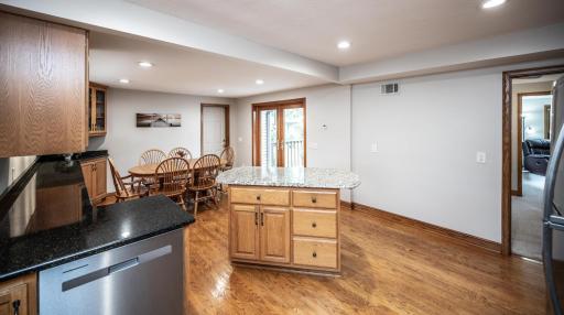 023-038-KitchenBreakfast Bar-1500x838.jpg