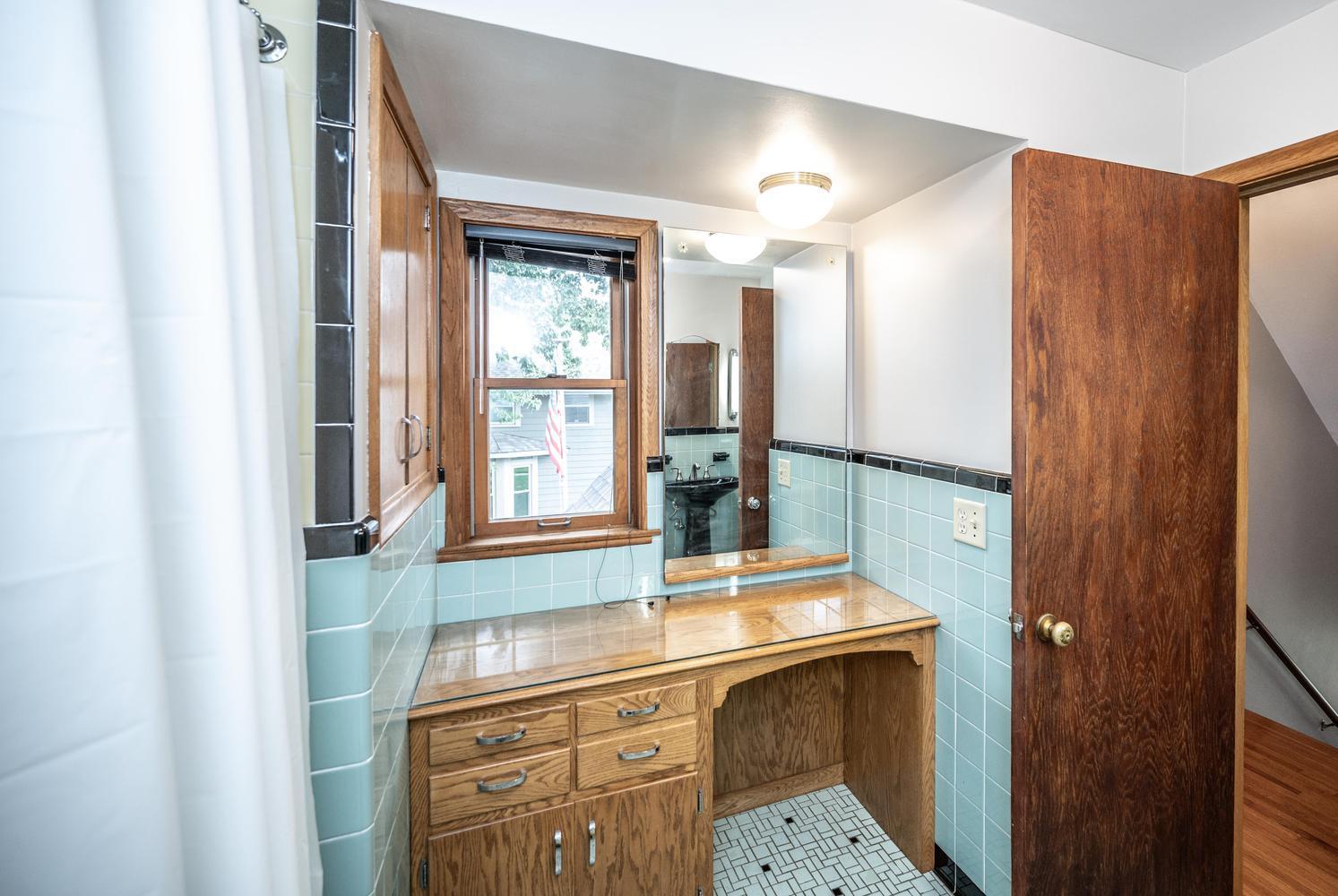 034-009-Bathroom-1493x1000.jpg