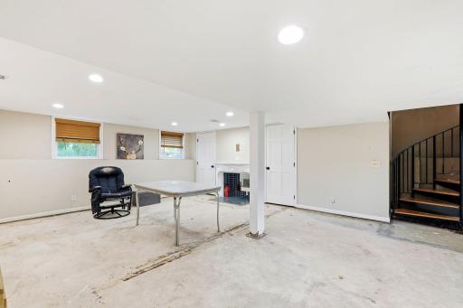 30-web-or-mls-18423-Italy-Ave-Interior-24.jpg