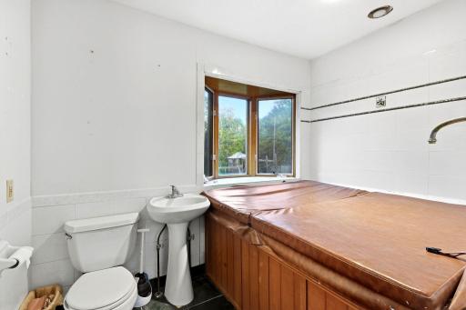20-web-or-mls-18423-Italy-Ave-Interior-14.jpg