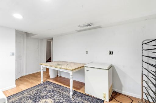 42-web-or-mls-18423-Italy-Ave-Interior-36.jpg