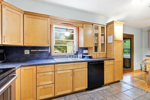 15-web-or-mls-18423-Italy-Ave-Interior-09.jpg