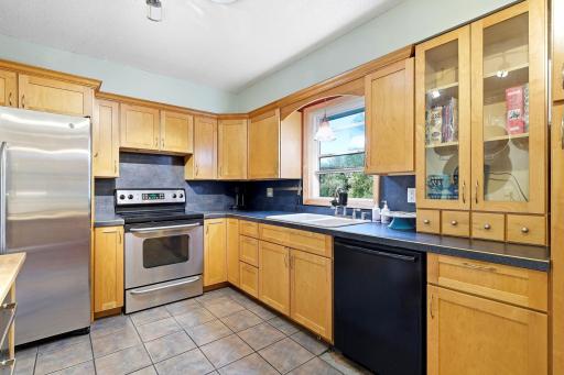 14-web-or-mls-18423-Italy-Ave-Interior-08.jpg