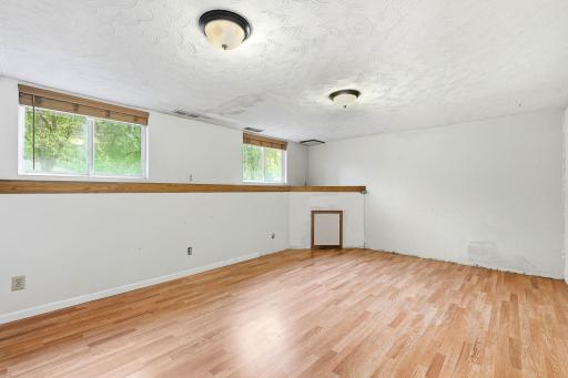 40-web-or-mls-18423-Italy-Ave-Interior-34.jpg