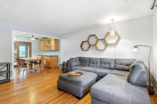10-web-or-mls-18423-Italy-Ave-Interior-04.jpg