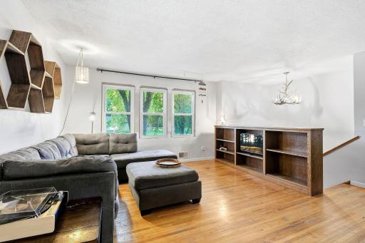 9-web-or-mls-18423-Italy-Ave-Interior-03.jpg
