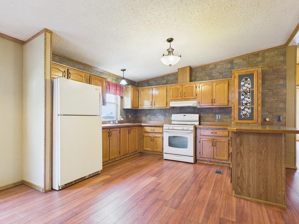 Kitchen 1.jpg