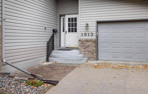 1913 26 1/2 Avenue S, Fargo, ND 58103