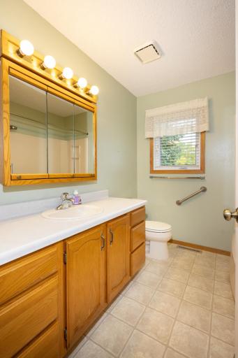 1913 26 1/2 Avenue S, Fargo, ND 58103