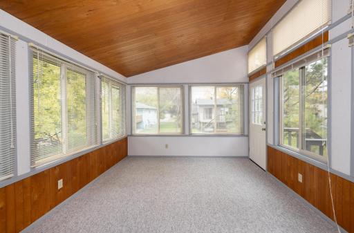 1913 26 1/2 Avenue S, Fargo, ND 58103