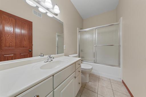 123 Woodhill Court, Mankato, MN 56001