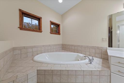 123 Woodhill Court, Mankato, MN 56001