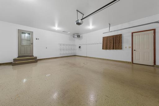 123 Woodhill Court, Mankato, MN 56001