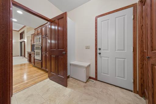 123 Woodhill Court, Mankato, MN 56001