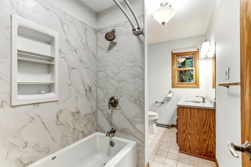 727 Riverside Drive N, Hudson, WI 54016