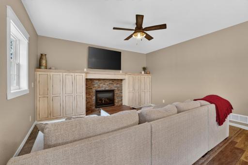 17 Richland Avenue, Saint Charles, MN 55972
