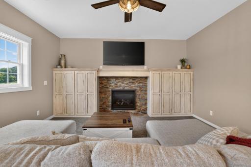 17 Richland Avenue, Saint Charles, MN 55972