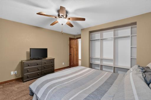 17 Richland Avenue, Saint Charles, MN 55972