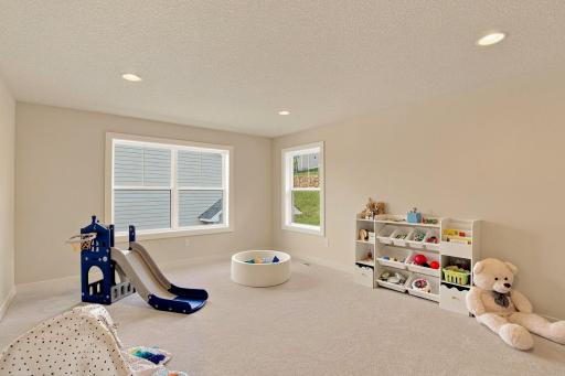 5392 Rolling Hills Parkway, Victoria, MN 55318