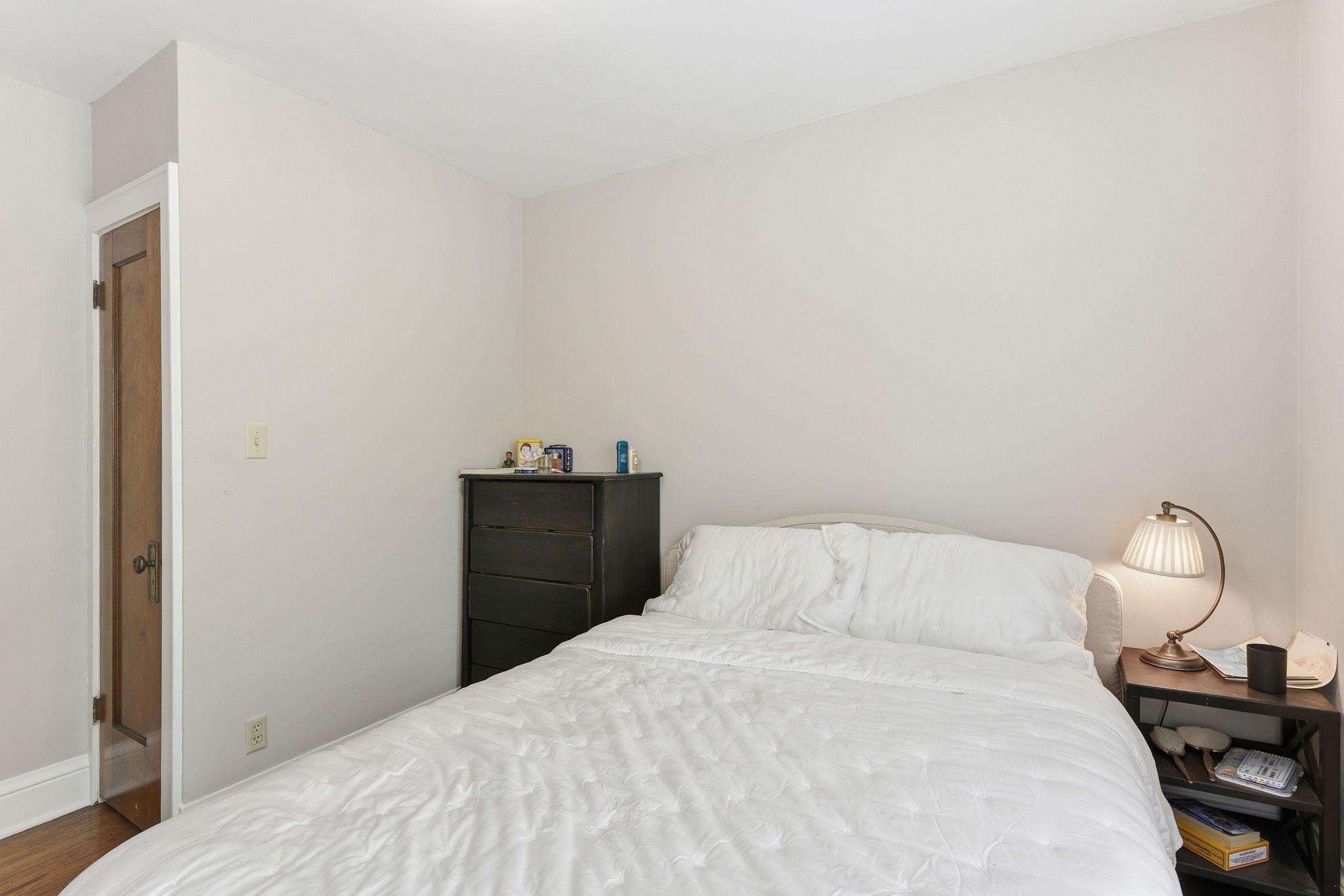 37-web-or-mls-5039-5037-Abbott-Ave-S-DUPLEX-37.jpg