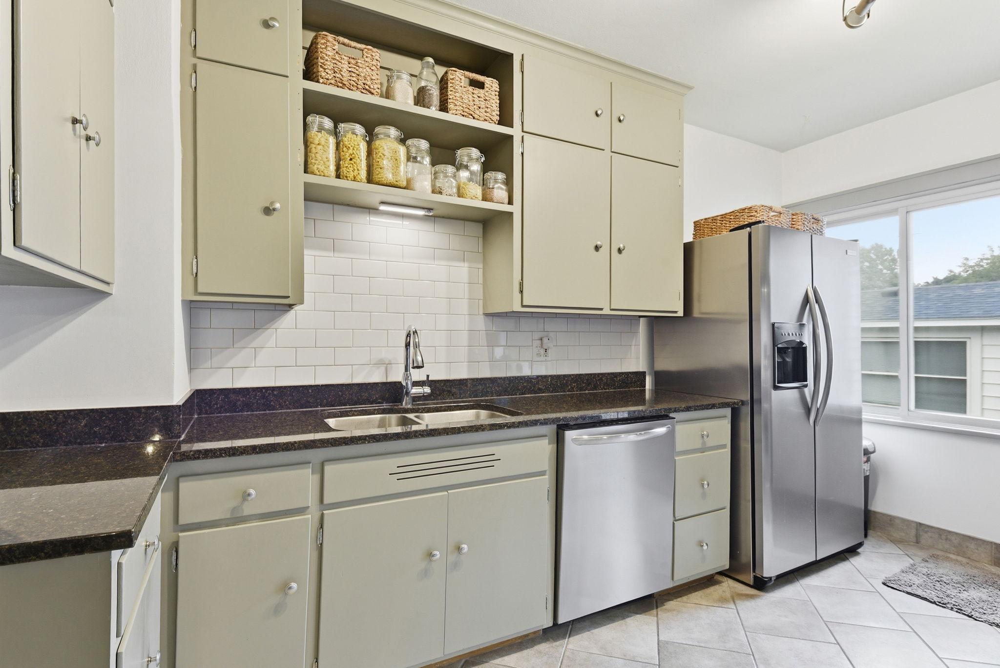 10-web-or-mls-5039-5037-Abbott-Ave-S-DUPLEX-10.jpg